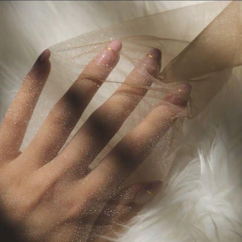 High-end pearlescent stockings and snag-proof stockings