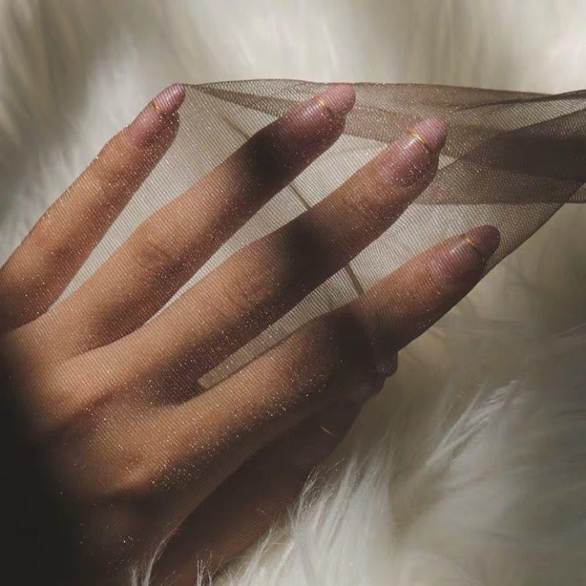 High-end pearlescent stockings and snag-proof stockings