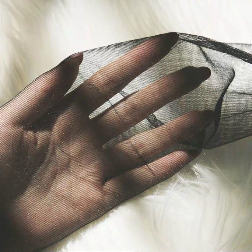 High-end pearlescent stockings and snag-proof stockings